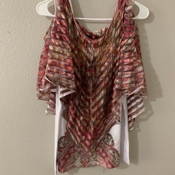 Unique Blouse - Picture 3 of 3